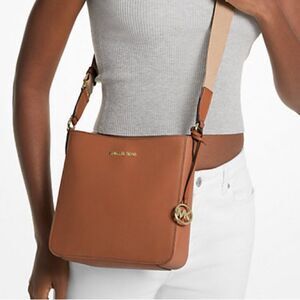 NWT Michael Kors Jet Set Messenger Leather Travel Shoulder Bag Purse